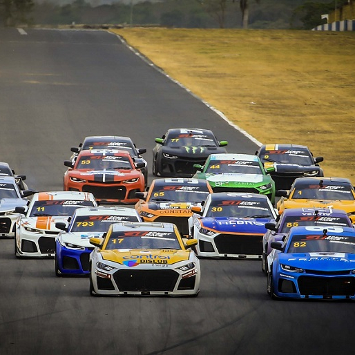 GT Sprint Race tem corrida noturna no Paraná - JBS Motors