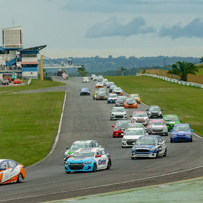 Veja os carros da categoria Turismo Nacional